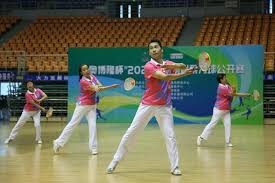 LPL最能“宫斗”战队诞生！连换八位首发选手，终于拿到全球首胜